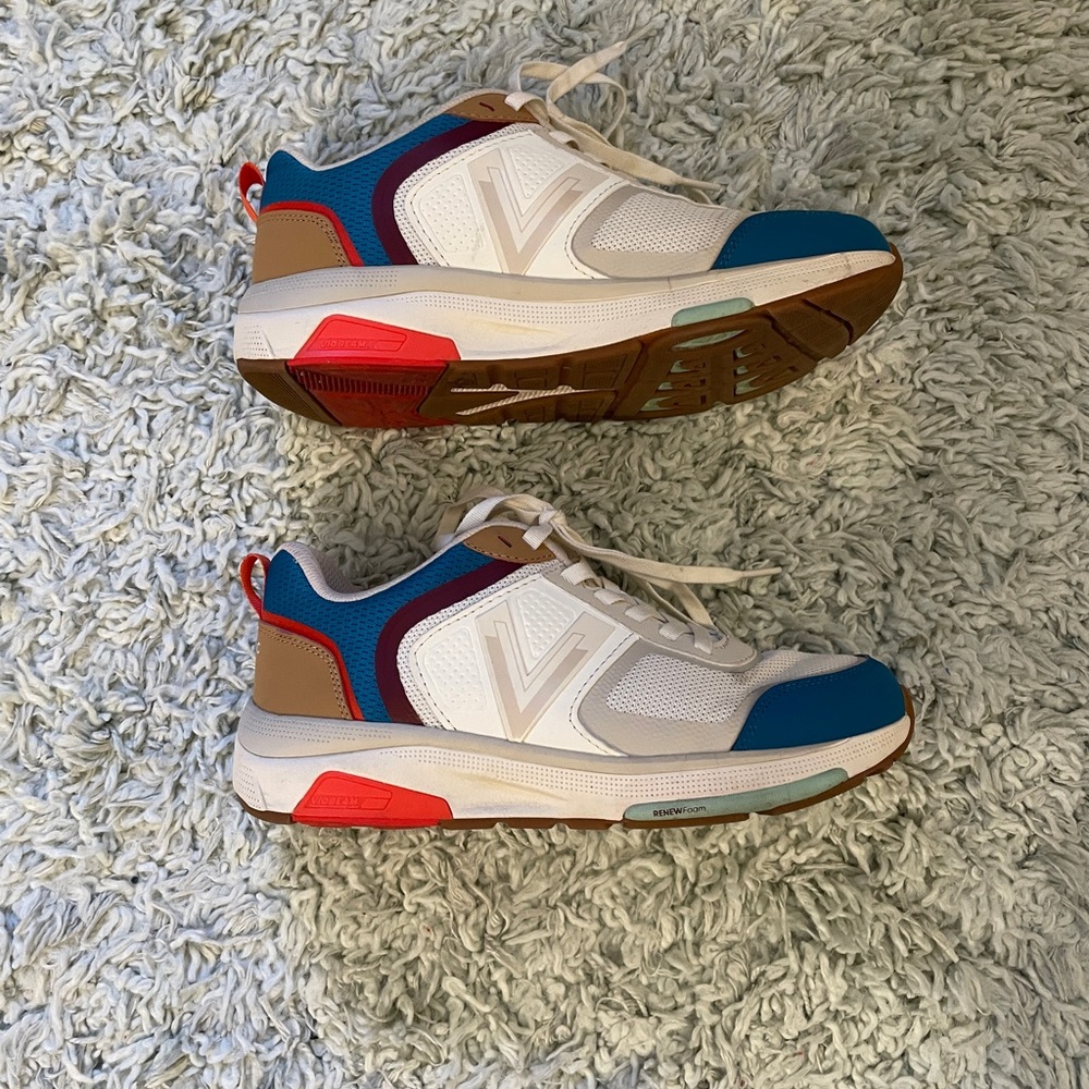 Vionic Wide Sneakers